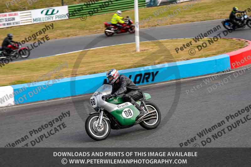 Vintage motorcycle club;eventdigitalimages;mallory park;mallory park trackday photographs;no limits trackdays;peter wileman photography;trackday digital images;trackday photos;vmcc festival 1000 bikes photographs